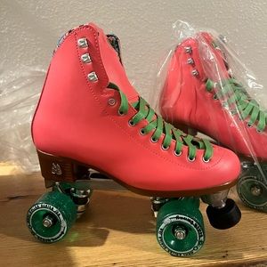 Beach Bunny Moxi Skates